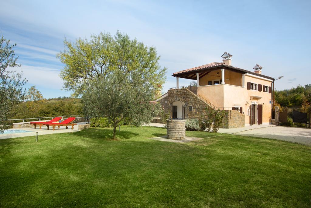 Villa Momiano With Private Pool Momjan Eksteriør billede
